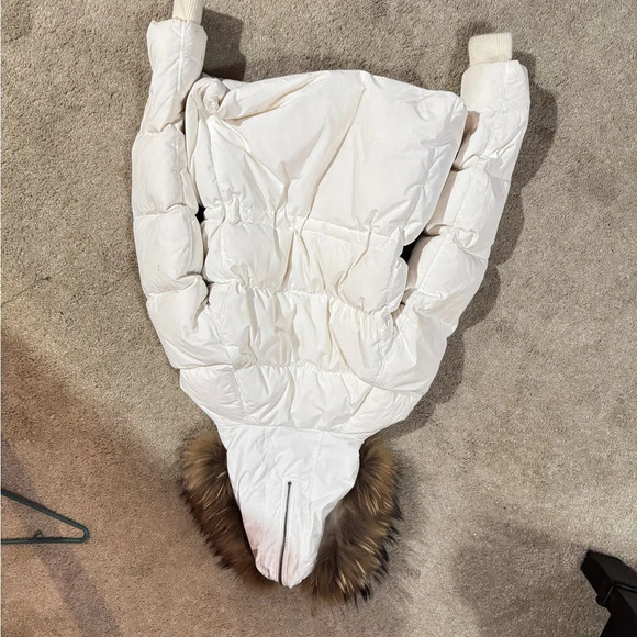 White hooded Theory puffer jacked size Medium - Picture 4 of 7